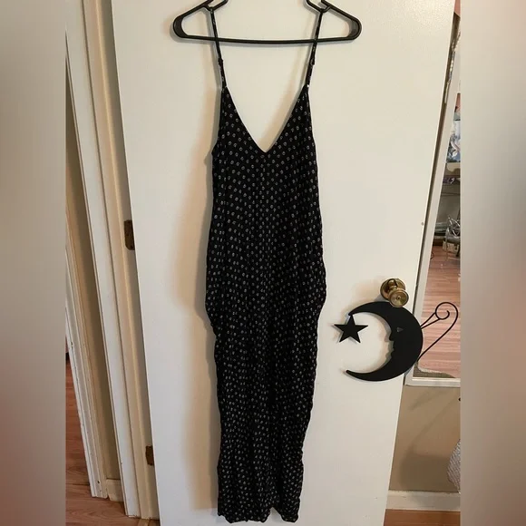 Lulu’s - NWOT- Black Floral Print Maxi Dress, size s/m - Picture 4 of 5